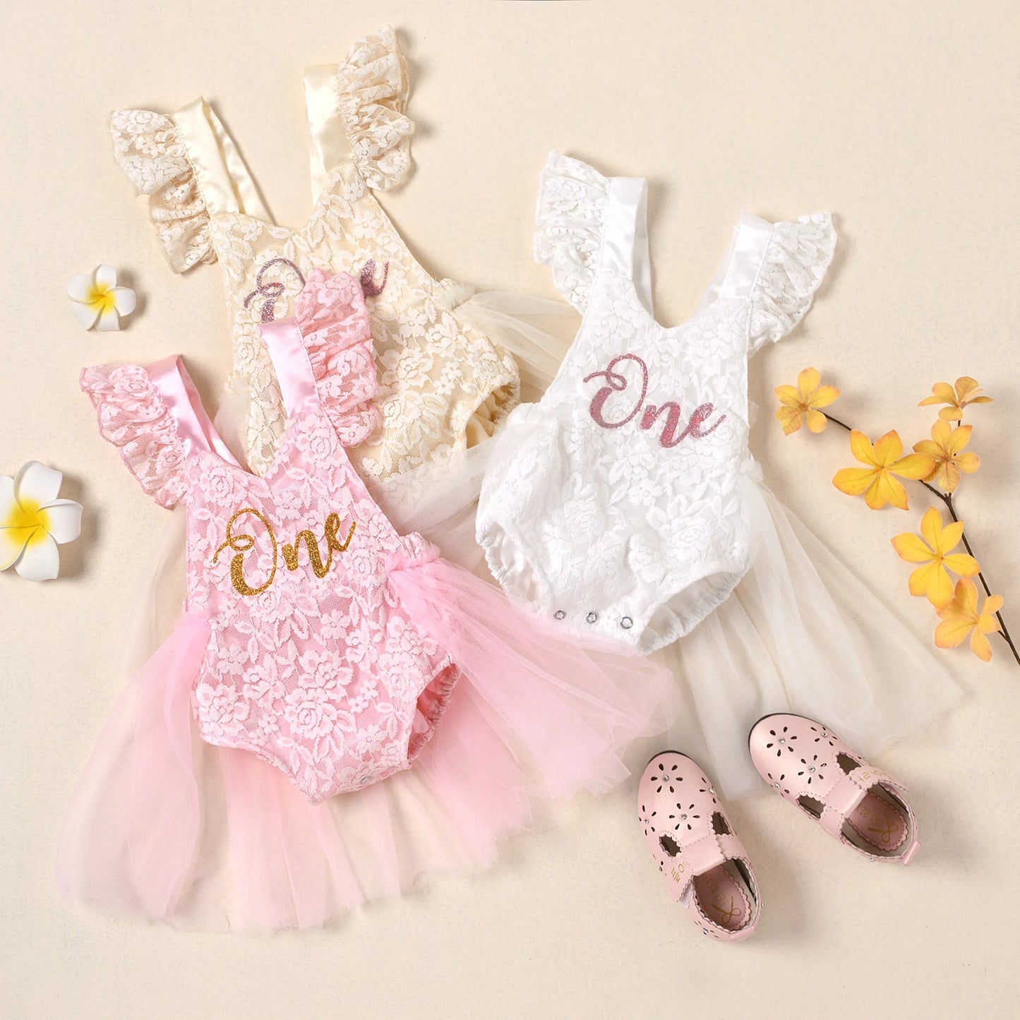 Vestido mameluco de cumpleaños para niñas pequeñas con costuras de malla, monos de encaje florales con estampado de una letra, disfraz de princesa de verano