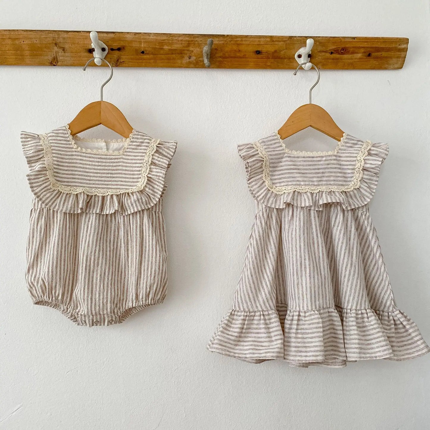 Ropa de moda para niñas de 0 a 6 años, vestido de encaje a rayas, novedad de verano, pelele para niñas, traje a juego para hermanas, vestidos de princesa