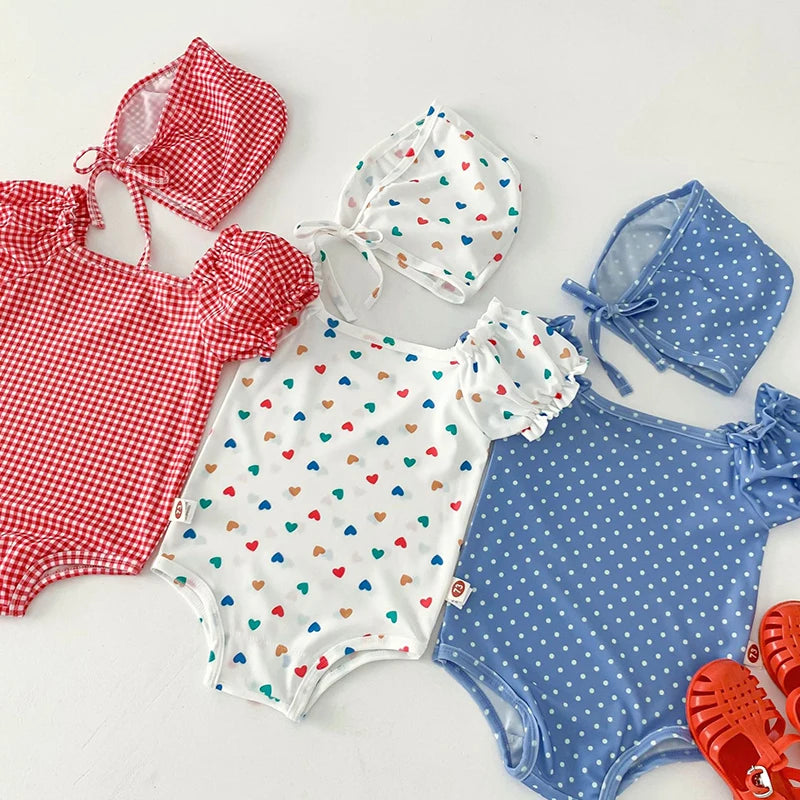 Bañador con gorro de baño para bebé, traje de baño de una pieza con estampado de corazón para niña, ropa de playa para niño pequeño