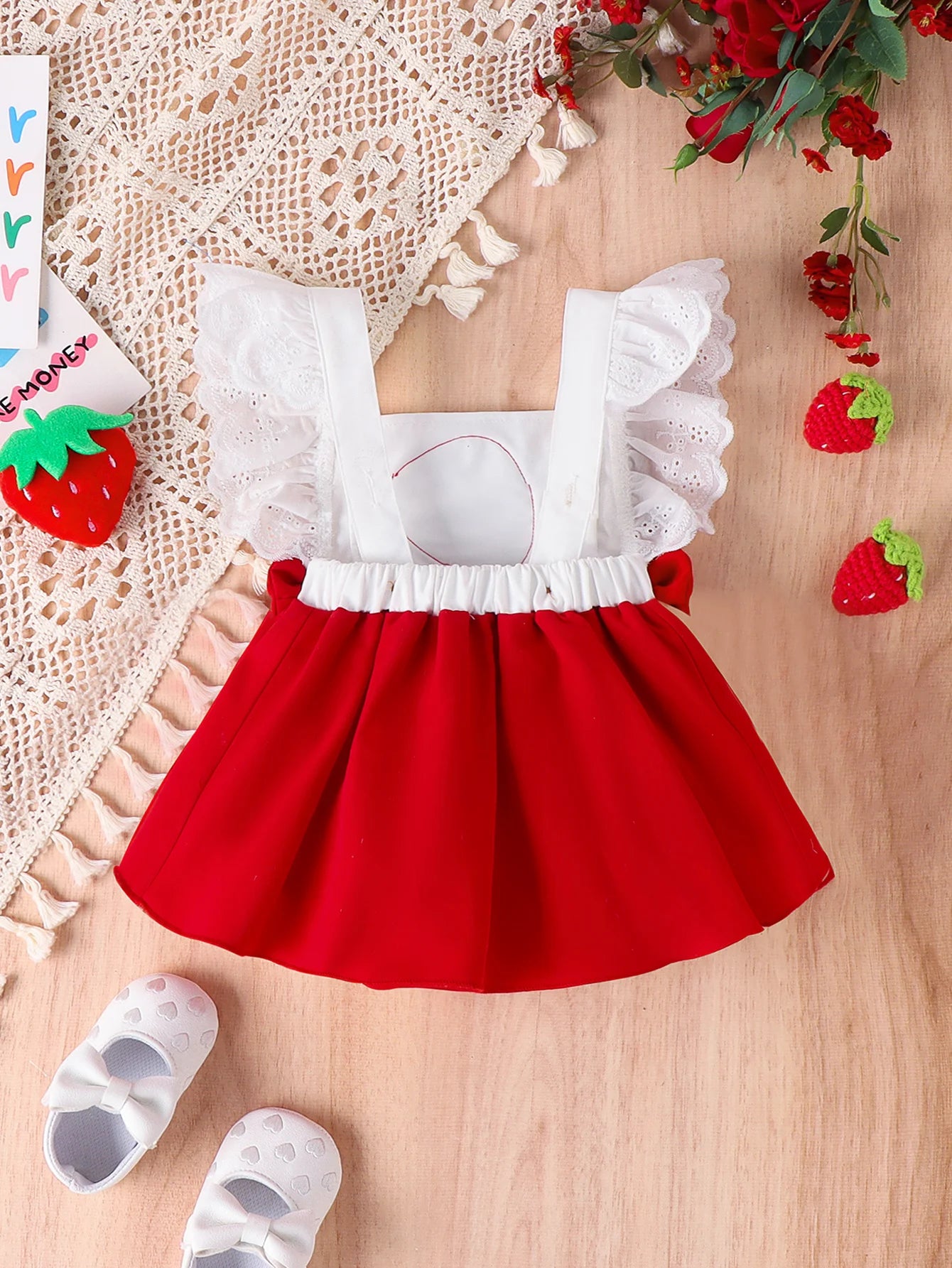 Verano 0-1 año de edad bebé moda tendencia lindo cómodo suave personalidad fresa vestido de una pieza patrón tridimensional