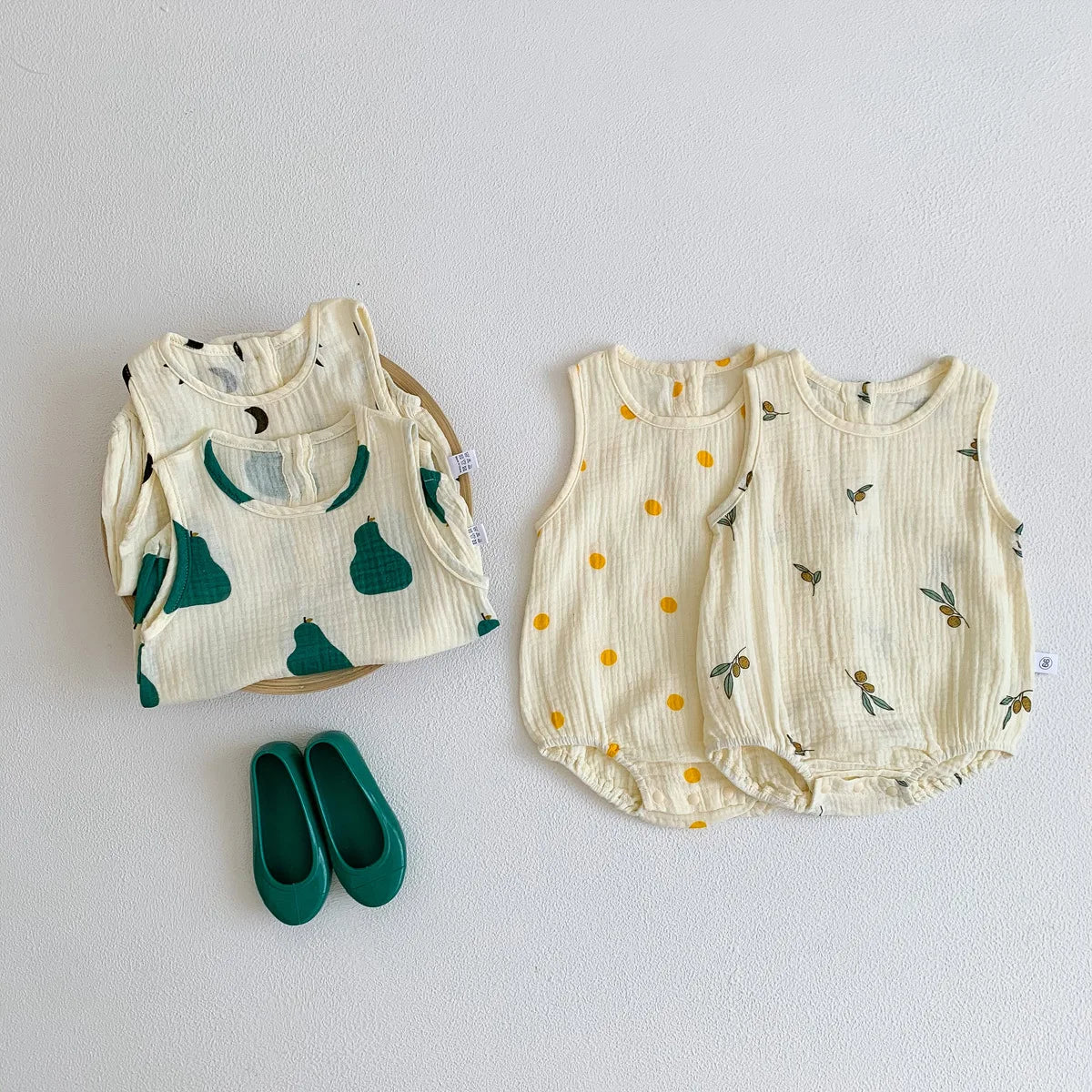 2023 nuevo en verano, trajes de algodón de tela arrugada para bebés recién nacidos, monos informales para niños, monos para niños pequeños