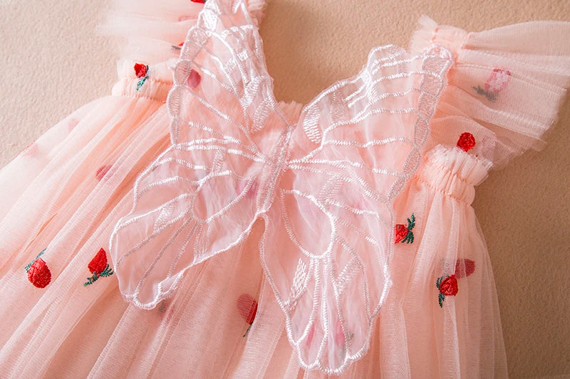 Novedad de verano, vestido de manga voladora para niñas, vestido de princesa de malla con bordado de fresa y lazo para niñas de 1 a 5 años