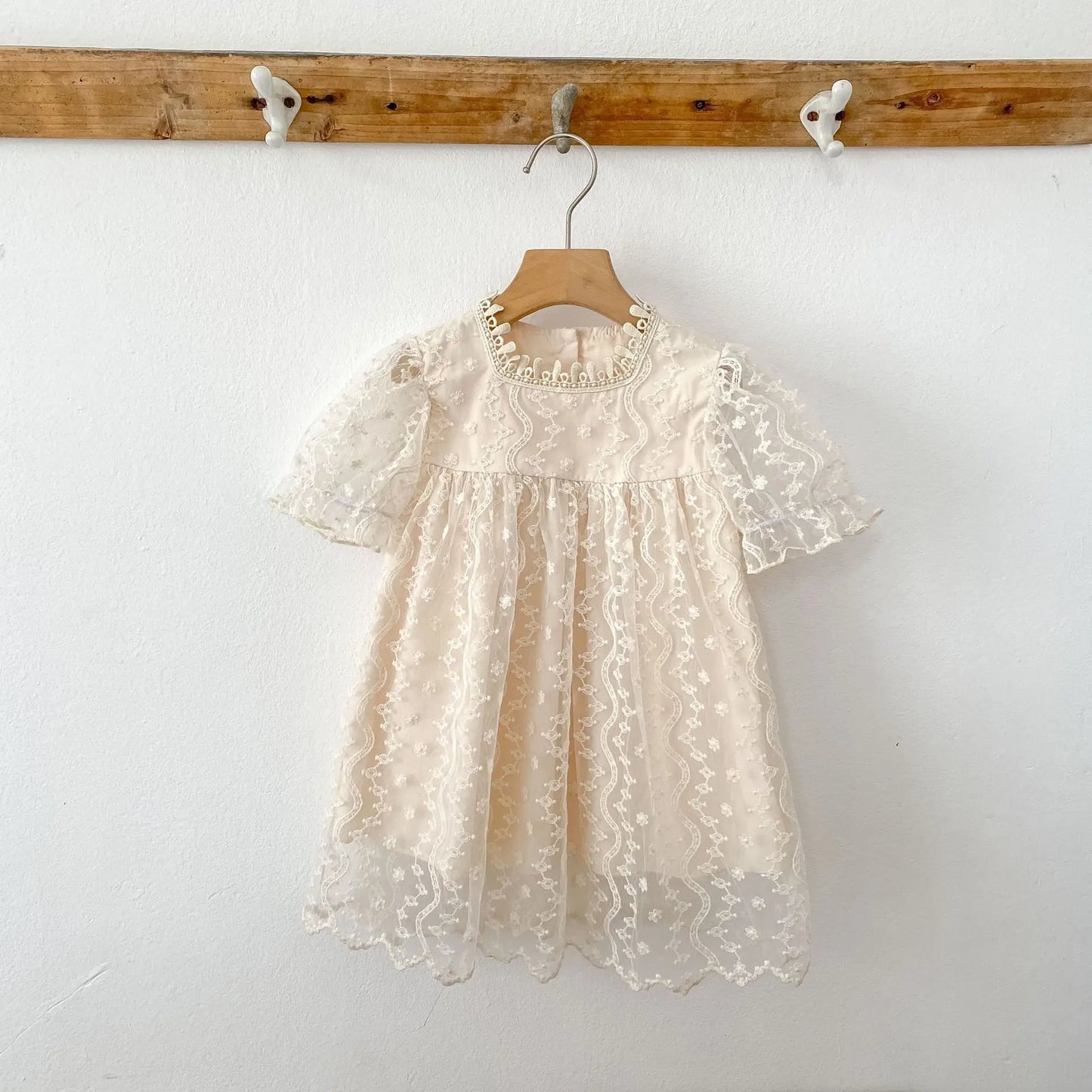 Nuevo vestido de hermanas para niñas pequeñas, vestidos de princesa de encaje, traje de verano para niñas, ropa infantil de algodón para hermanas gemelas