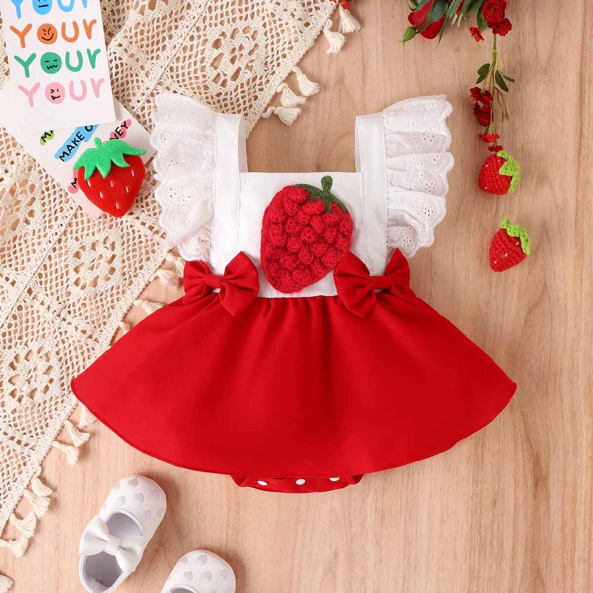 Verano 0-1 año de edad bebé moda tendencia lindo cómodo suave personalidad fresa vestido de una pieza patrón tridimensional