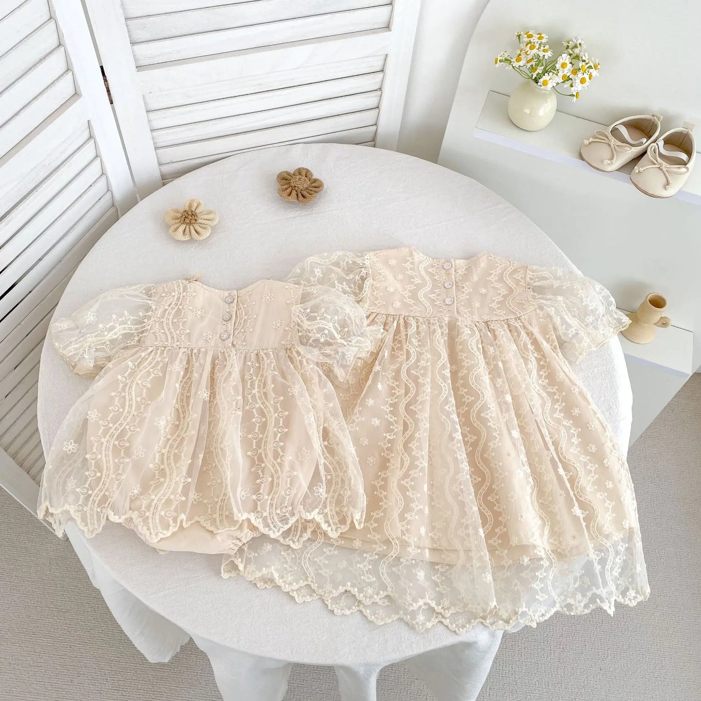 Nuevo vestido de hermanas para niñas pequeñas, vestidos de princesa de encaje, traje de verano para niñas, ropa infantil de algodón para hermanas gemelas