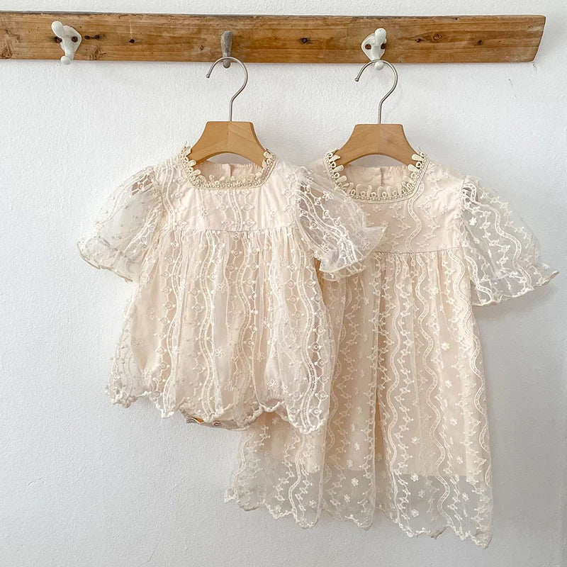 Nuevo vestido de hermanas para niñas pequeñas, vestidos de princesa de encaje, traje de verano para niñas, ropa infantil de algodón para hermanas gemelas