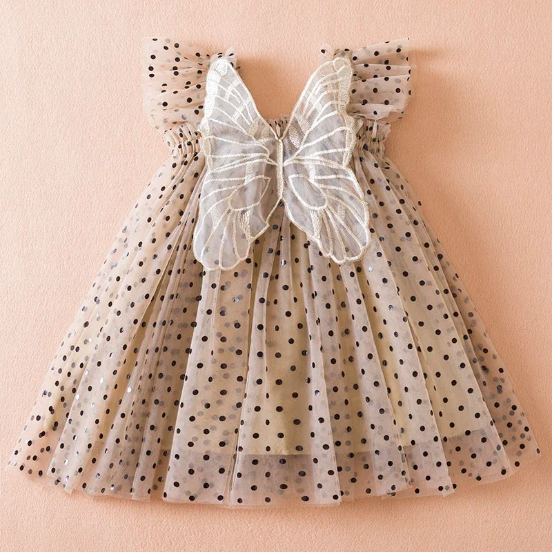 Vestido nuevo de verano para niñas, vestidos de princesa de malla con bordado de fresa y lazo de manga voladora, ropa para niñas de 1 a 5 años