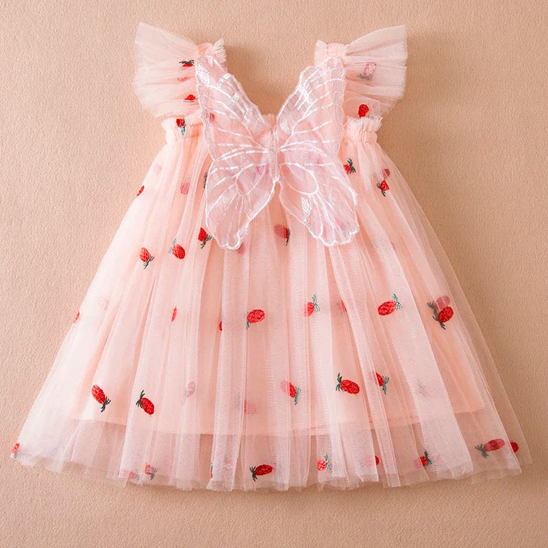 Vestido nuevo de verano para niñas, vestidos de princesa de malla con bordado de fresa y lazo de manga voladora, ropa para niñas de 1 a 5 años