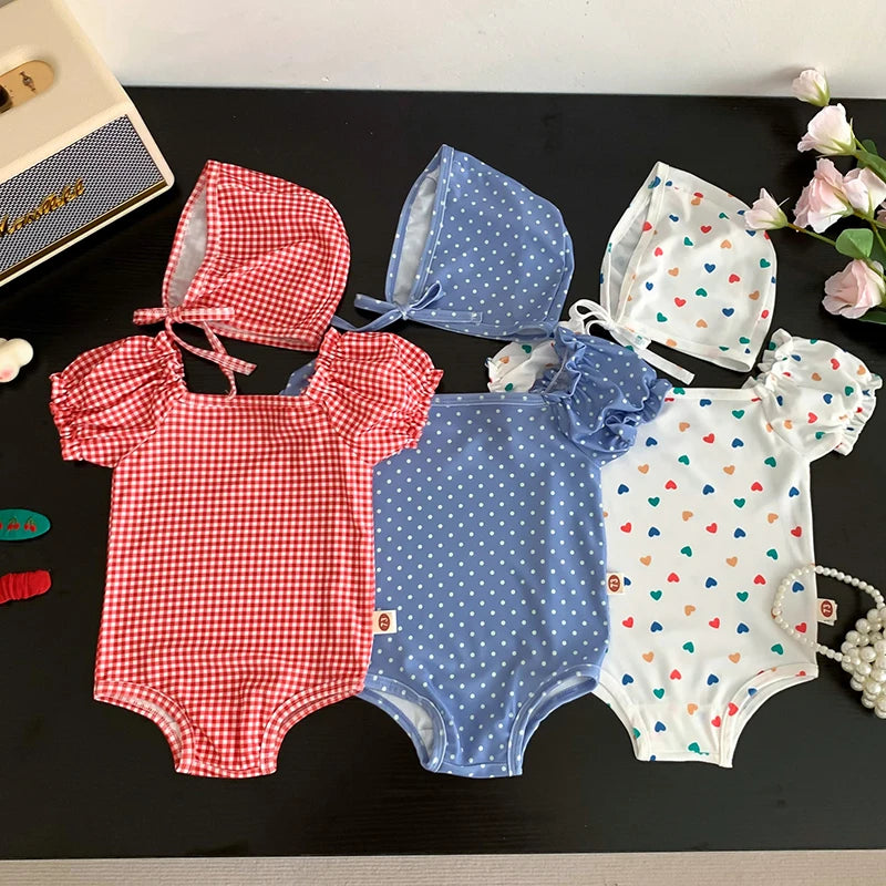 Bañador con gorro de baño para bebé, traje de baño de una pieza con estampado de corazón para niña, ropa de playa para niño pequeño