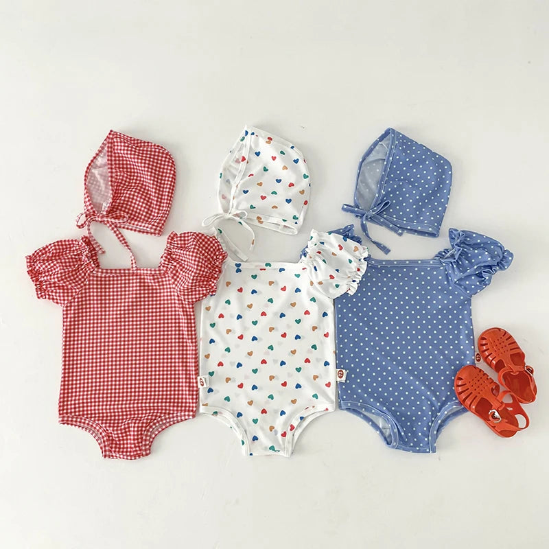 Bañador con gorro de baño para bebé, traje de baño de una pieza con estampado de corazón para niña, ropa de playa para niño pequeño