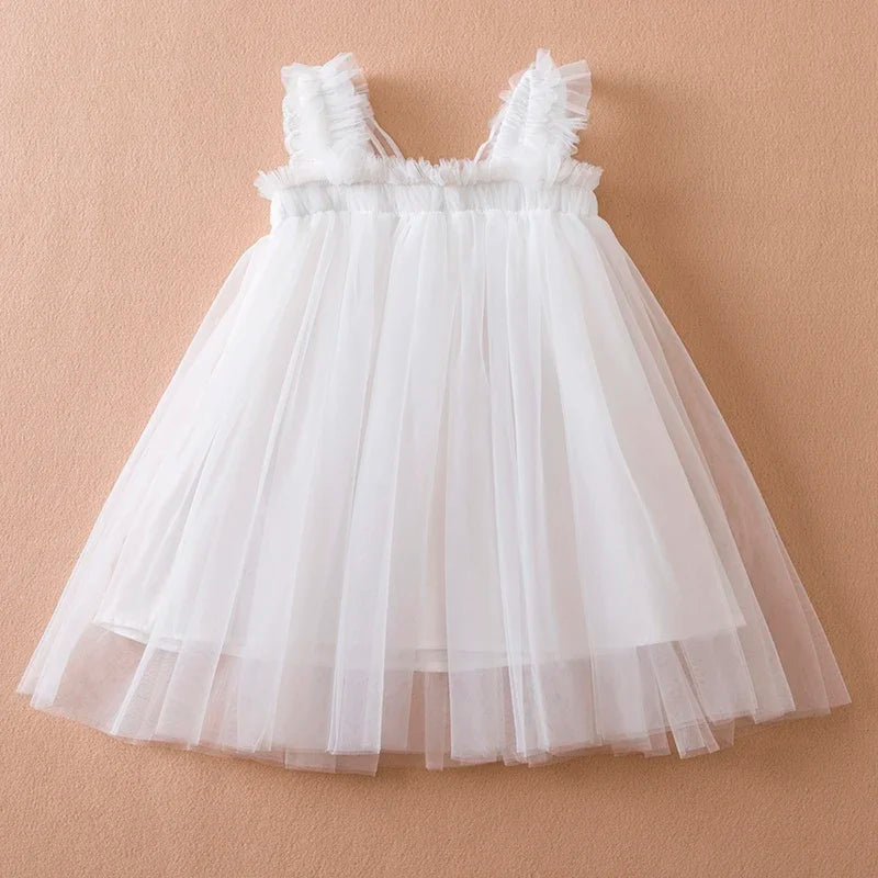 Vestido nuevo de verano para niñas, vestidos de princesa de malla con bordado de fresa y lazo de manga voladora, ropa para niñas de 1 a 5 años