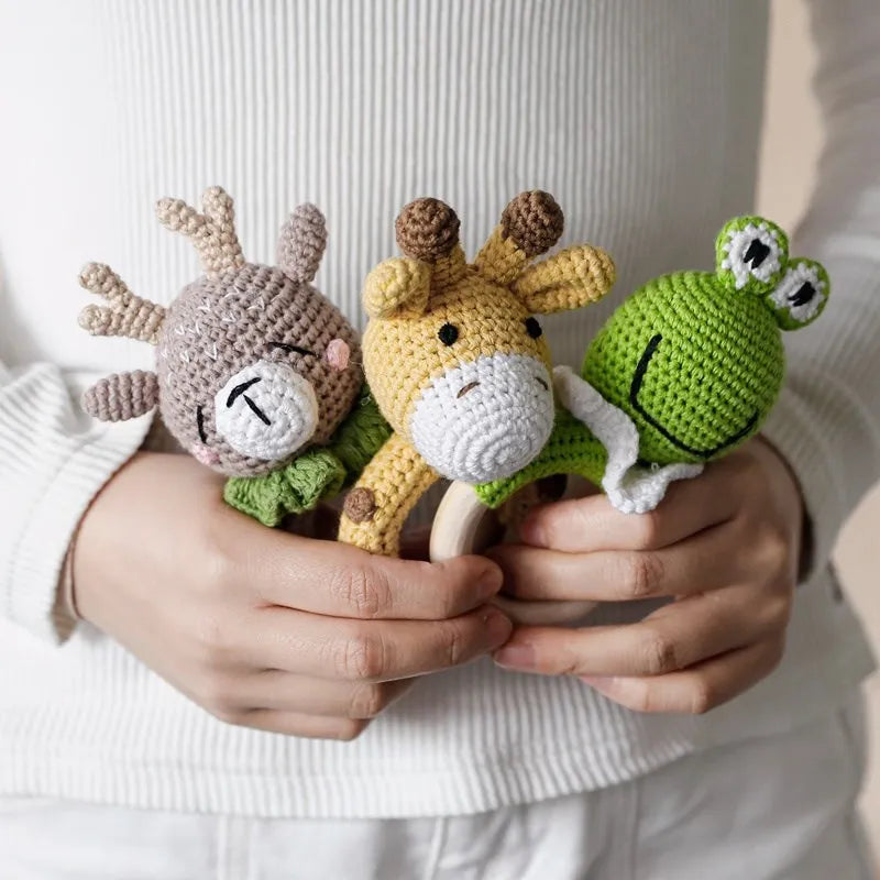 1 unidad de juguetes de sonajero para bebé, diseño de ganchillo de madera, conejo, conejo, zorro León, BearToy, regalo para recién nacido, mordedor de bebé, Crochet, nombre personalizado