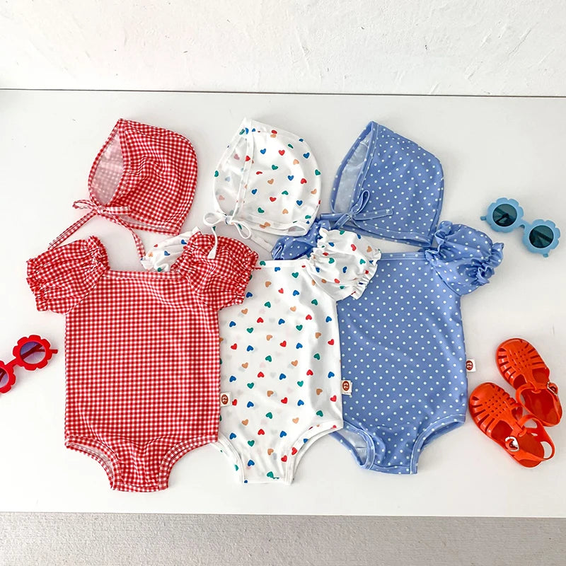 Bañador con gorro de baño para bebé, traje de baño de una pieza con estampado de corazón para niña, ropa de playa para niño pequeño