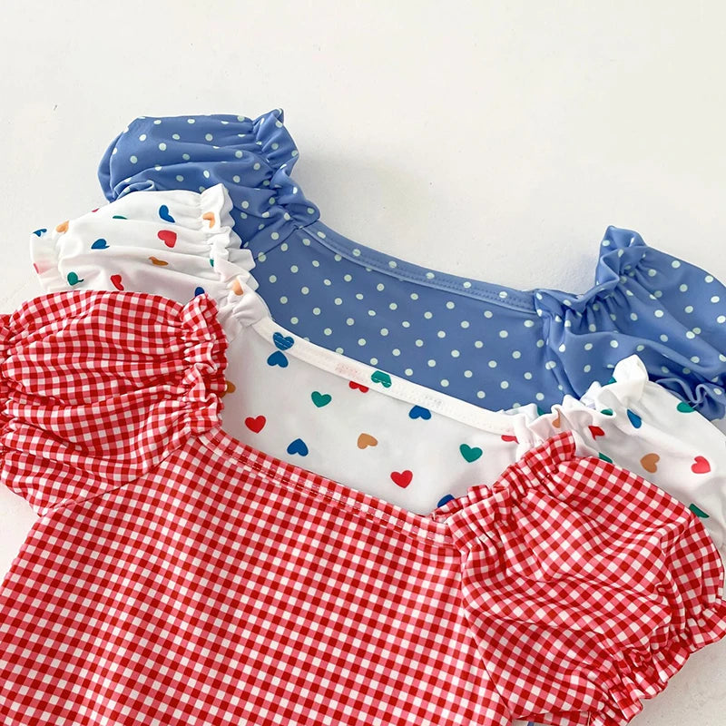 Bañador con gorro de baño para bebé, traje de baño de una pieza con estampado de corazón para niña, ropa de playa para niño pequeño
