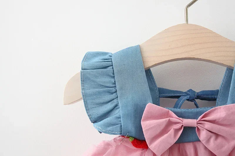 (0-3 años) novedad de verano, vestido para niñas, vestido pequeño con manga voladora y lazo para niños, vestido de princesa fresco con fresas bordadas