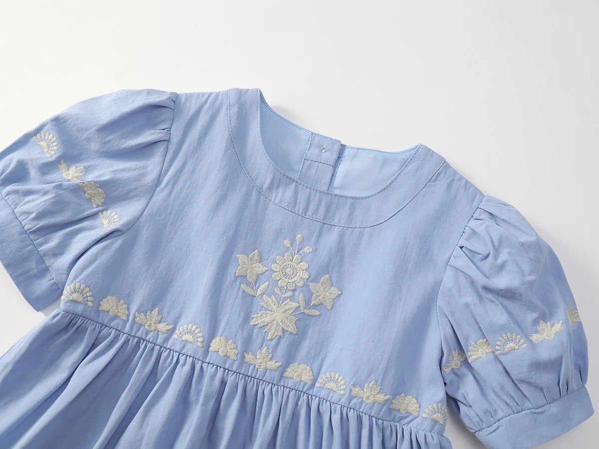 Vestido de Verano 2025 para Niña – Bordado Azul Cielo, Estilo Princesa con Mangas Cortas Abullonadas