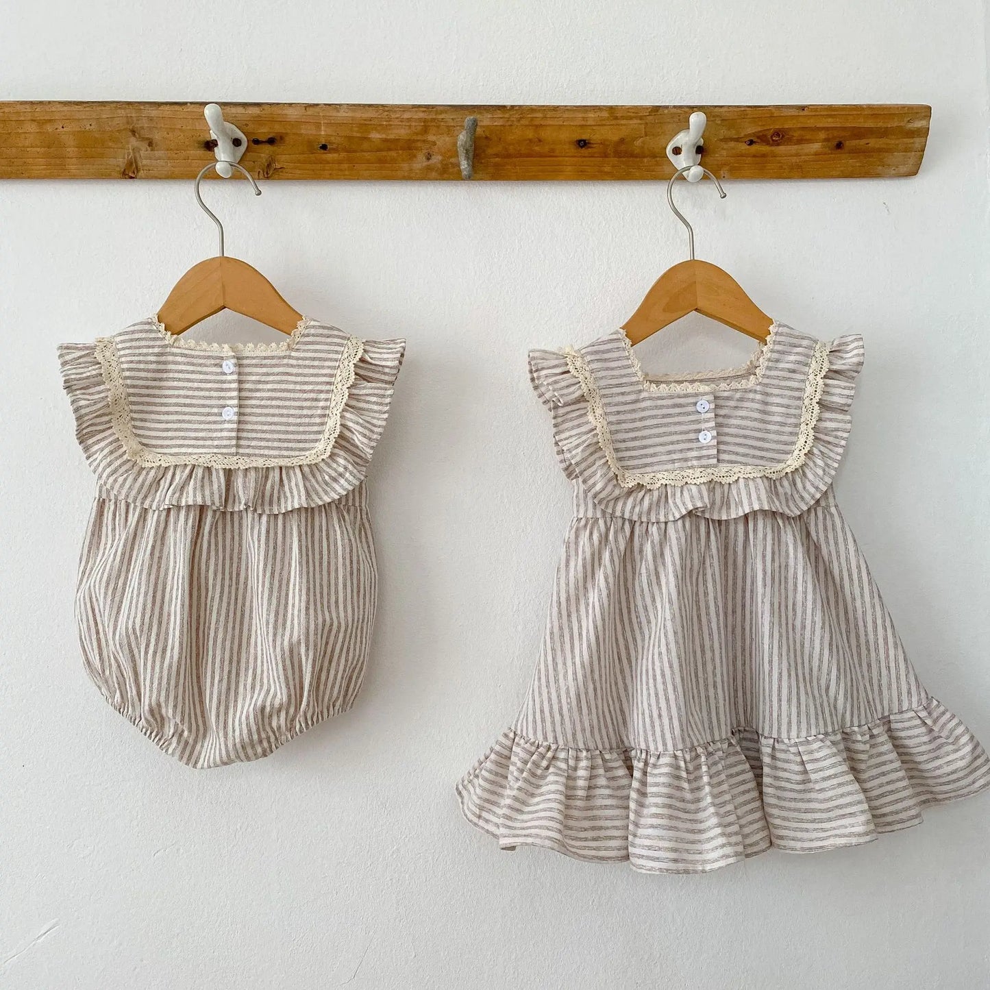 Ropa de moda para niñas de 0 a 6 años, vestido de encaje a rayas, novedad de verano, pelele para niñas, traje a juego para hermanas, vestidos de princesa