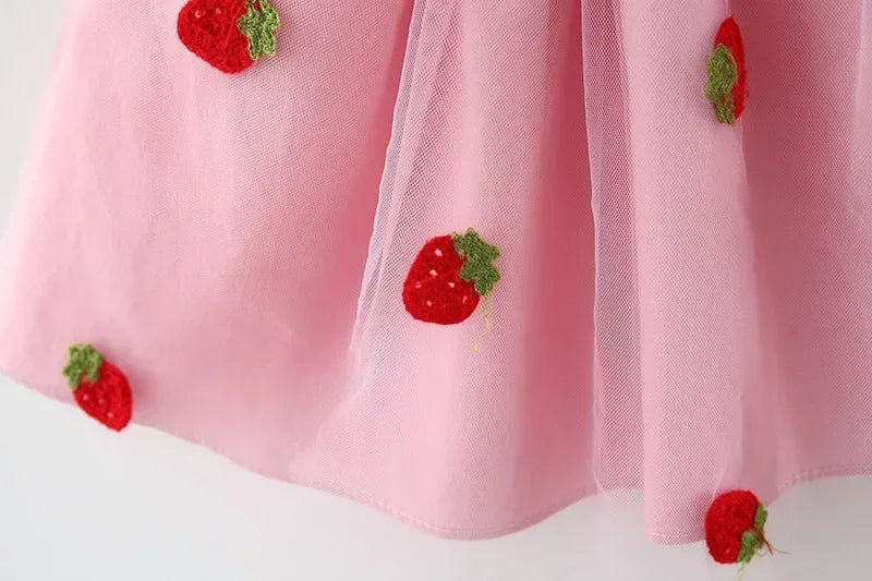 (0-3 años) novedad de verano, vestido para niñas, vestido pequeño con manga voladora y lazo para niños, vestido de princesa fresco con fresas bordadas