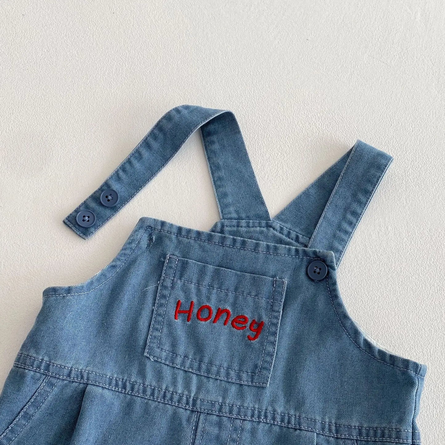 Camiseta de dibujos animados para bebé 2025, nuevo estilo de verano, camisa básica de Color contrastante a la moda para niño de 0 a 5 años, Top de oso para bebé a la moda