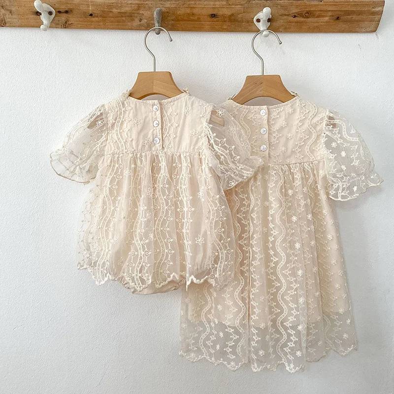 Nuevo vestido de hermanas para niñas pequeñas, vestidos de princesa de encaje, traje de verano para niñas, ropa infantil de algodón para hermanas gemelas