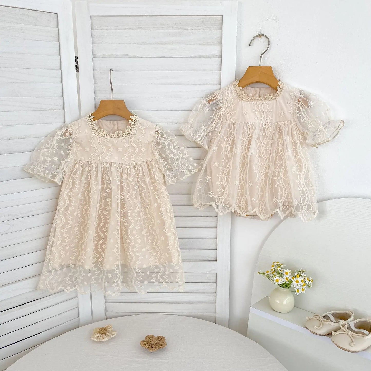 Nuevo vestido de hermanas para niñas pequeñas, vestidos de princesa de encaje, traje de verano para niñas, ropa infantil de algodón para hermanas gemelas