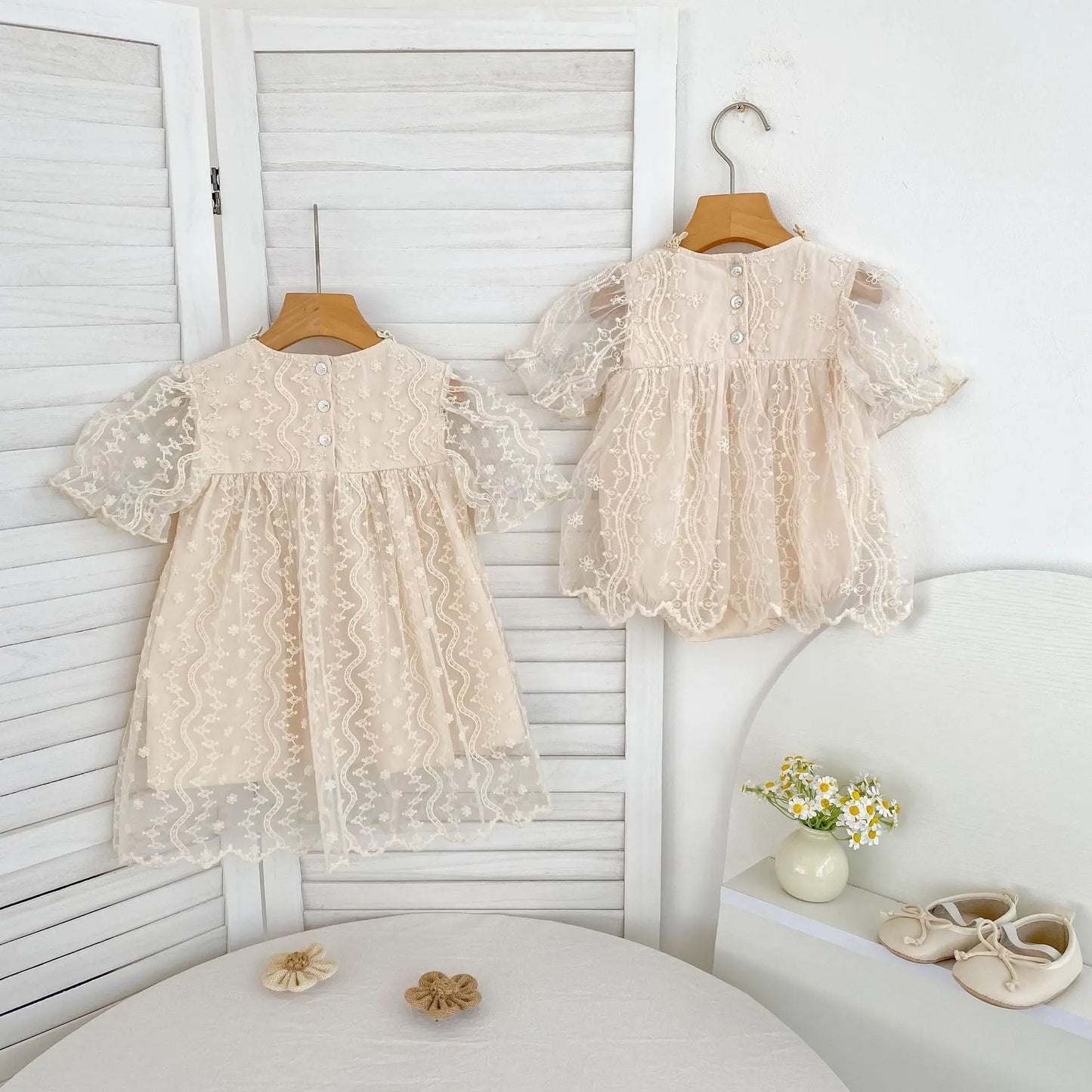 Nuevo vestido de hermanas para niñas pequeñas, vestidos de princesa de encaje, traje de verano para niñas, ropa infantil de algodón para hermanas gemelas