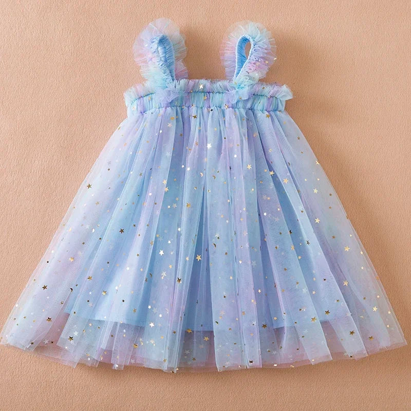 Vestido nuevo de verano para niñas, vestidos de princesa de malla con bordado de fresa y lazo de manga voladora, ropa para niñas de 1 a 5 años