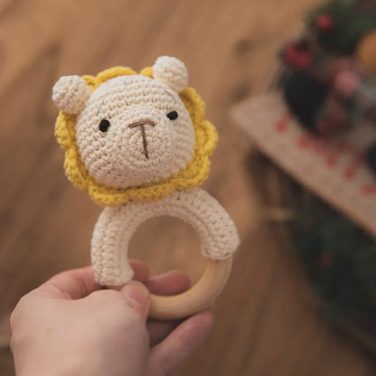 1 unidad de juguetes de sonajero para bebé, diseño de ganchillo de madera, conejo, conejo, zorro León, BearToy, regalo para recién nacido, mordedor de bebé, Crochet, nombre personalizado