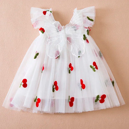 Vestido nuevo de verano para niñas, vestidos de princesa de malla con bordado de fresa y lazo de manga voladora, ropa para niñas de 1 a 5 años