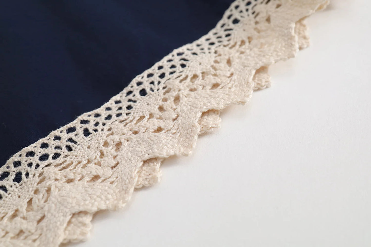 Vestido de retazos de encaje para niños verano 2025 nueva falda de chaleco sin mangas de encaje de estilo Retro para niñas