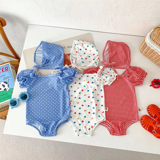 Bañador con gorro de baño para bebé, traje de baño de una pieza con estampado de corazón para niña, ropa de playa para niño pequeño