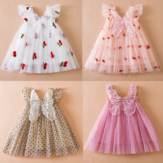 Vestido nuevo de verano para niñas, vestidos de princesa de malla con bordado de fresa y lazo de manga voladora, ropa para niñas de 1 a 5 años