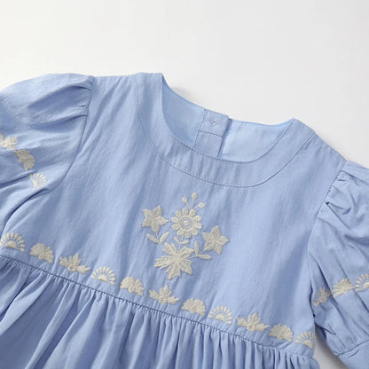 Vestido de Verano 2025 para Niña – Bordado Azul Cielo, Estilo Princesa con Mangas Cortas Abullonadas
